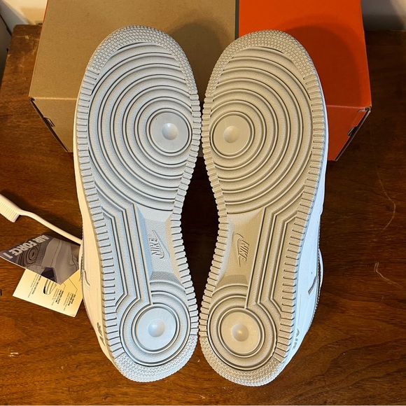NIKE Air Force One ‘07 Low White Metallic Silver
